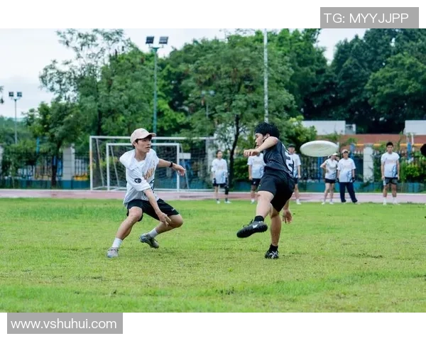 重庆飞盘队在世界攀岩锦标赛中以56分稳居积分榜首位